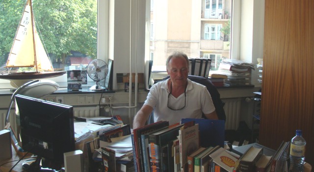Uwe Bergmann in seinem Hamburger Büro