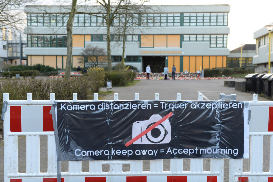 Eine Absperrung vor dem Gymnasium in Halter. Foto: actionpress/ Revierfoto